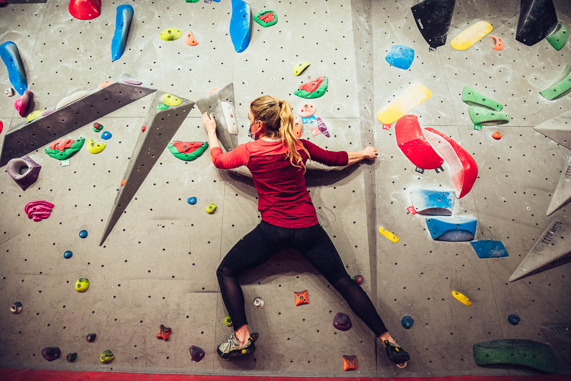 Export x3 5D4 1302 Bouldering Sarah & Vanessa Gaswerk 2020